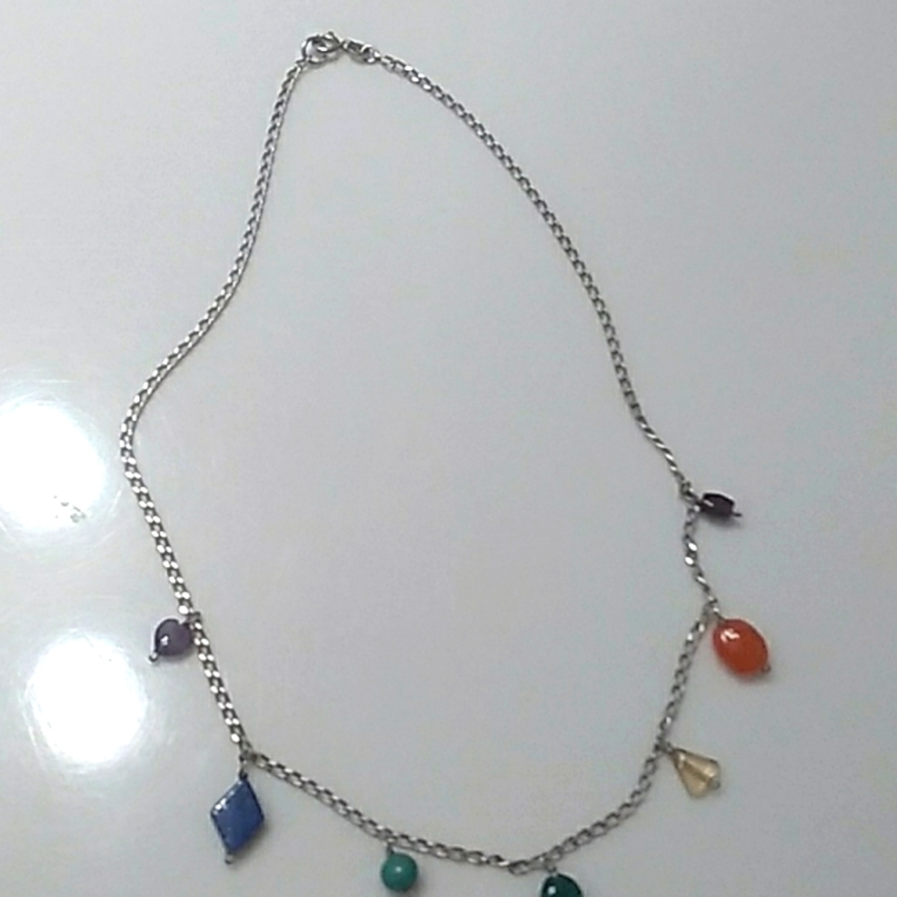 A SHORT STERLING SILVER NECKLACE WITH SEMI-PRECIOUS STONES 16" SB.27